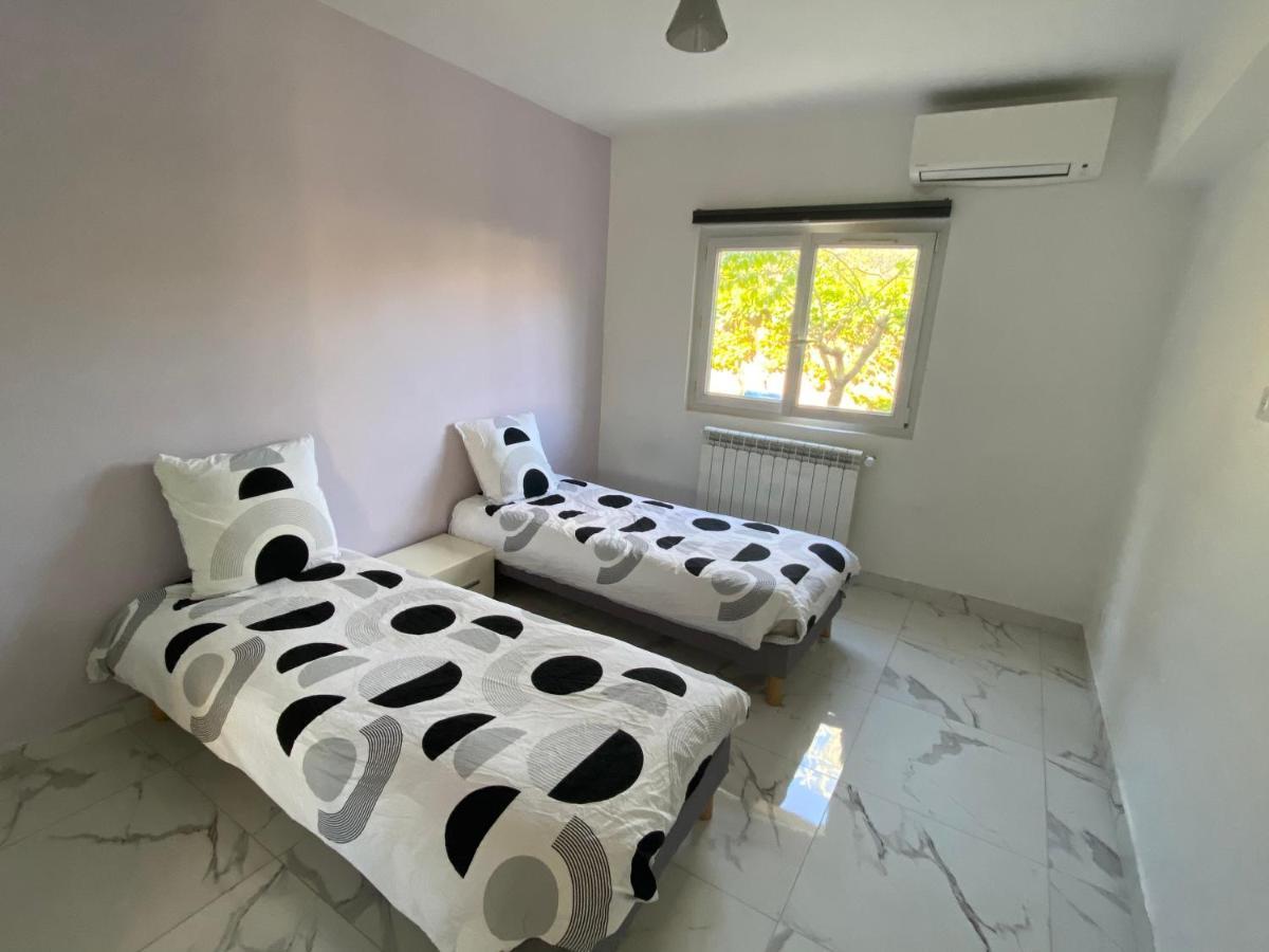 3 Pieces Climatise En Rez De Jardin Avec Piscine *