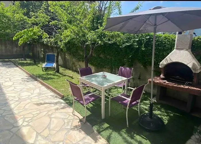 3 Pieces Climatise En Rez De Jardin Avec Piscine