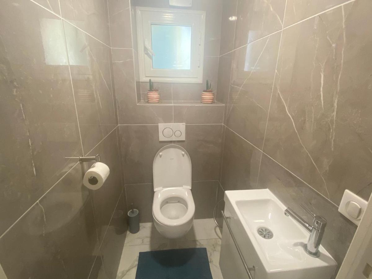 3 Pieces Climatise En Rez De Jardin Avec Piscine * Villeneuve-Loubet
